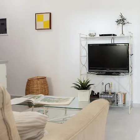Bougain-villa Orkos Naxos *