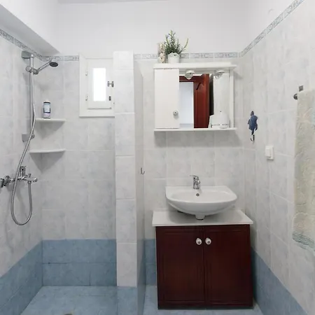 Bougain-villa Orkos Naxos *